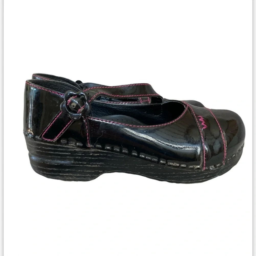 Dansko girls' black patent leather Mary Jane clogs size 33